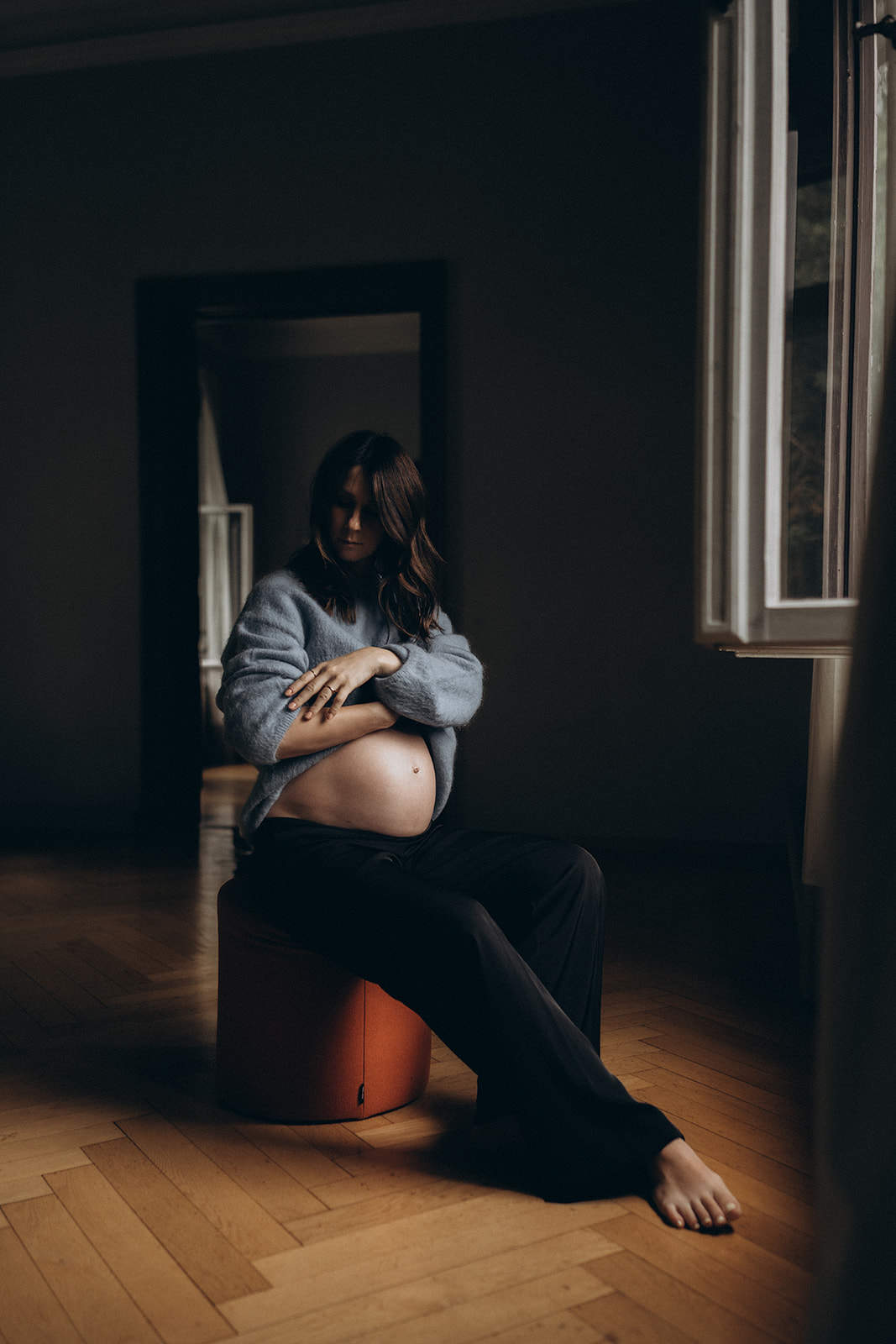 Anne - Zwischen Jetzt und Bald Geburt in Geburtspool - Geburtsfotografie Hausgeburt